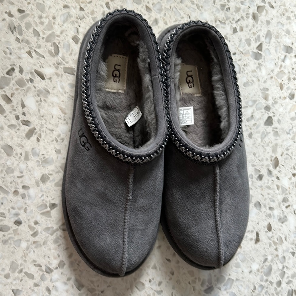 NWOT Ugg Talisman Slippers Gray 11